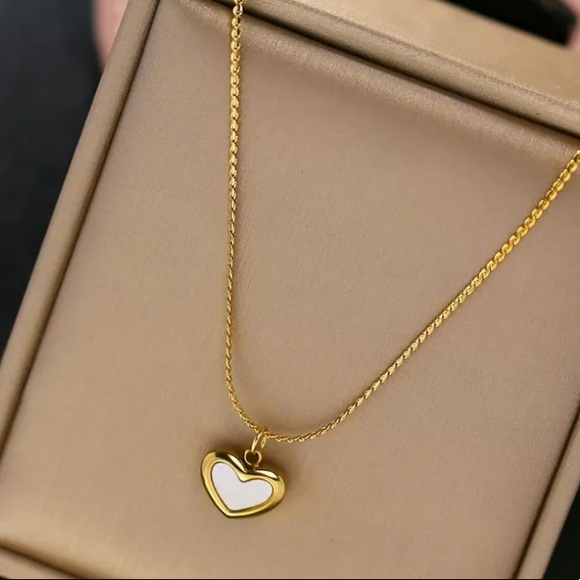 Heart pendant necklace - Picture 4 of 5